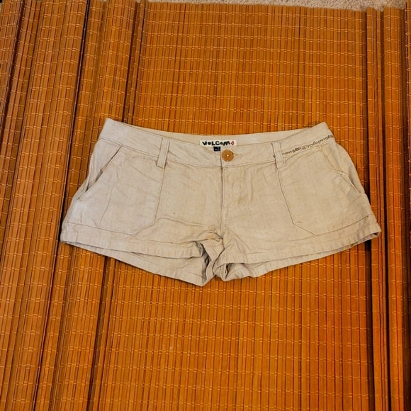 Volcom Pants - C22-Volcom- Juniors-women beige shorts - size 5